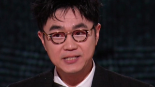 美女直播露胸